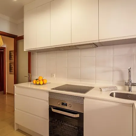 3 Bedroom Apartment, 150m From *