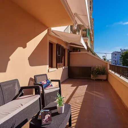 Appartement 3 Bedroom Apartment, 150m From
