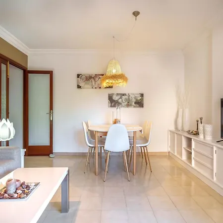 3 Bedroom Apartment, 150m From *